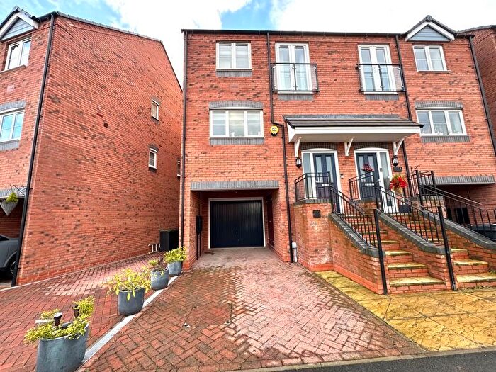 4 Bedroom Semi Detached House For Sale In The Waterway, Nuneaton, CV10