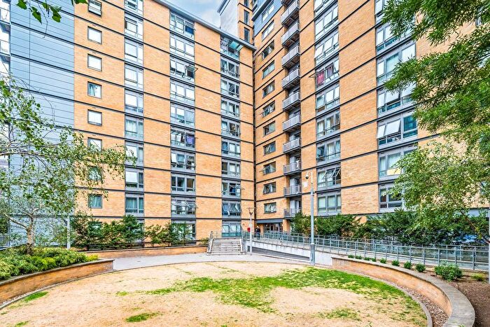 2 Bedroom Flat For Sale In Victoria Road, Acton, W3