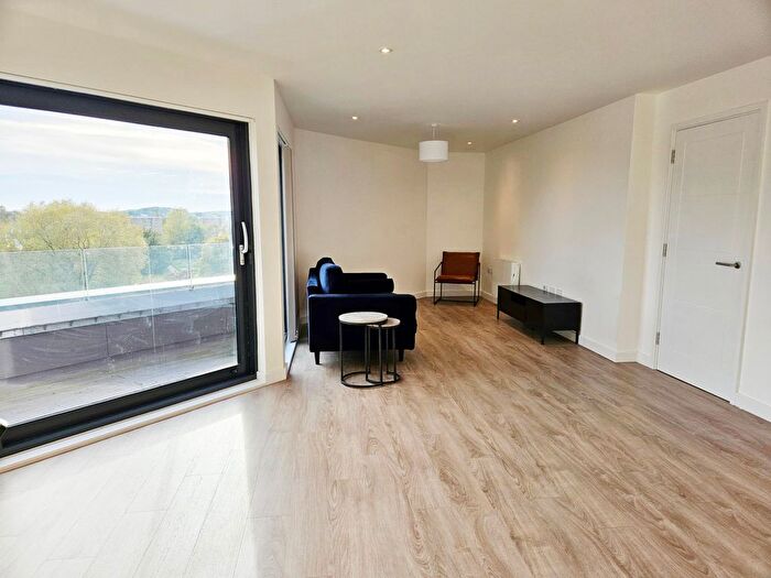 2 Bedroom Flat To Rent In Hampton Place, Ashford, TN23