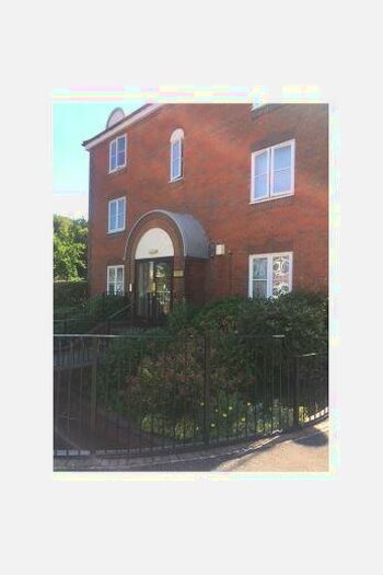1 Bedroom Flat To Rent In Waterside Court, Alton, GU34