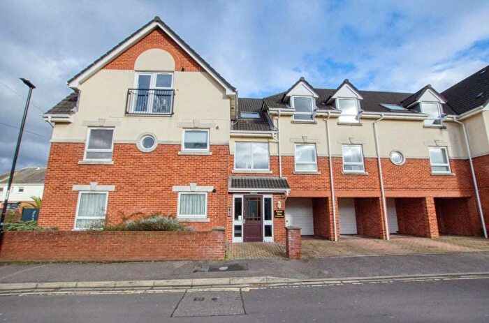 2 Bedroom Flat For Sale In Rampart Road, Bitterne Manor, Southampton, SO18