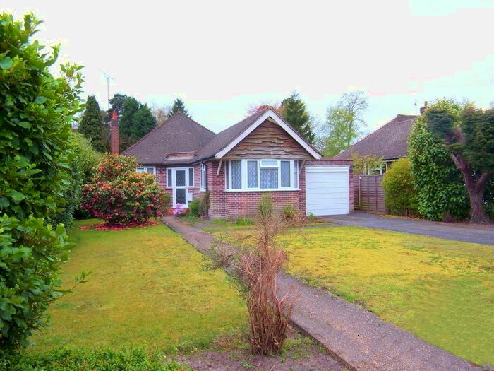 3 Bedroom Bungalow To Rent In Golf Close, Woking, Surrey, GU22