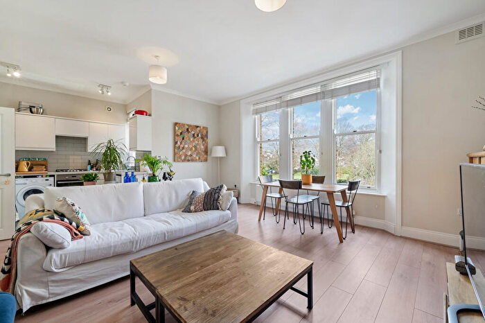 1 Bedroom Apartment To Rent In The Gardens, East Dulwich London, SE22