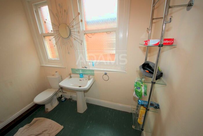 3 Bedroom Flat To Rent In Richmond Wood Road, Charminster, Bournemouth, BH8
