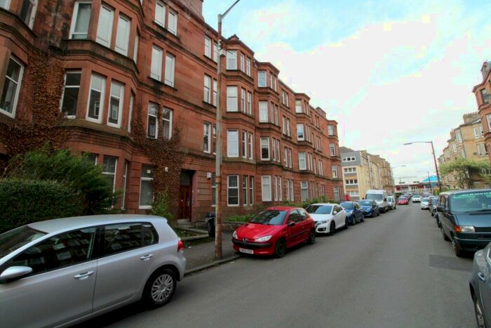2 Bedroom Flat To Rent In Walton Street, Glasgow, G41