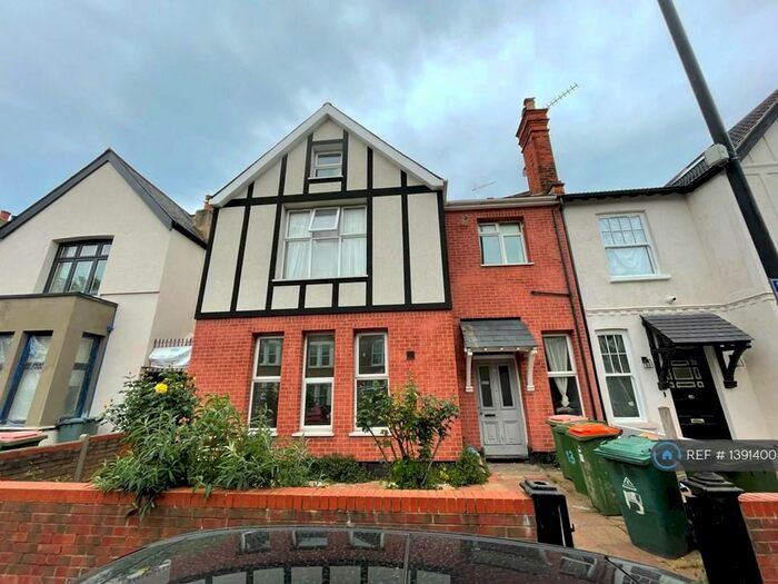 3 Bedroom Flat To Rent In Stopford Road, London, E13