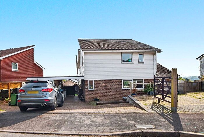 4 Bedroom Detached House For Sale In Grebe Close, Alton, Hampshire, GU34