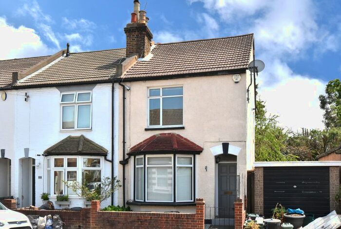 2 Bedroom End Of Terrace House To Rent In Park End, Bromley, BR1