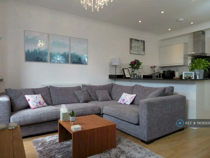 2 Bedroom Flat To Rent In St Williams Court Grosvenor Road, West Wickham, BR4