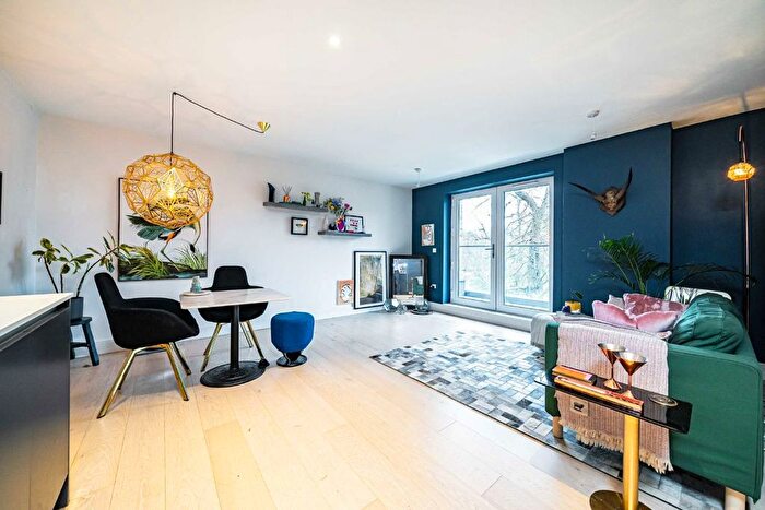 2 Bedroom Flat For Sale In Lion Wharf Road, Isleworth, TW7