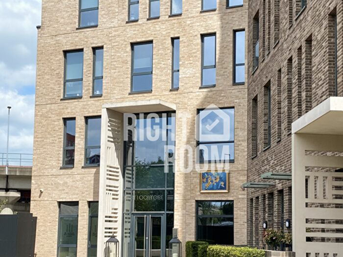 3 Bedroom Flat To Rent In Three Bed Apartment, Roosevelt Tower, E14