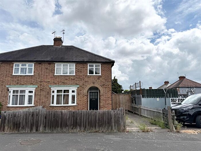 3 Bedroom Semi Detached House For Sale In Alderleigh Road, Glen Parva, Leicester, LE2