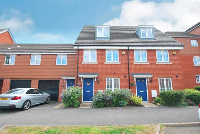 3 Bedroom Town House For Sale In Theedway, Leighton Buzzard, LU7