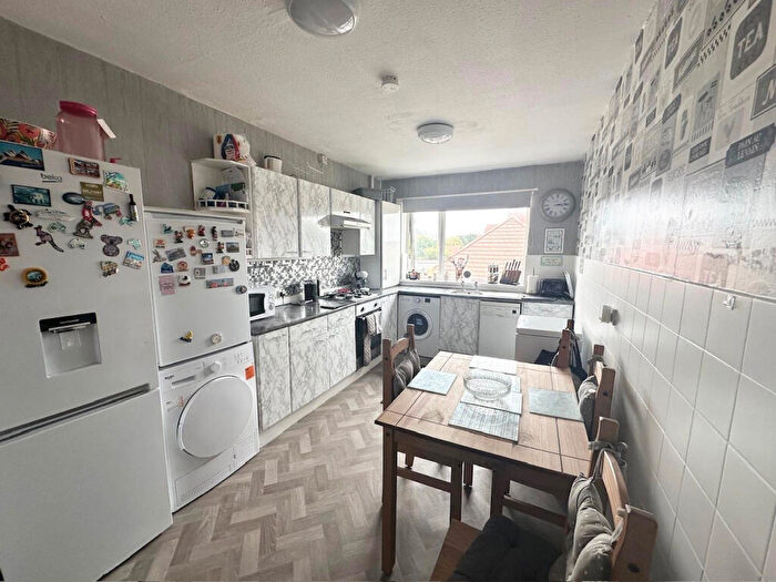 2 Bedroom Apartment To Rent In Manor Court, Clifton Drive North, Lytham St. Annes, Lancashire, FY8