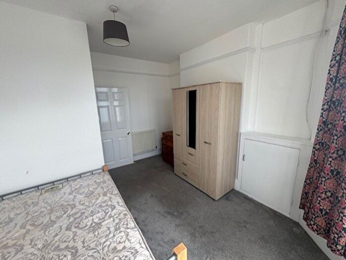 2 Bedroom Apartment To Rent In North Road, Cardiff, CF14