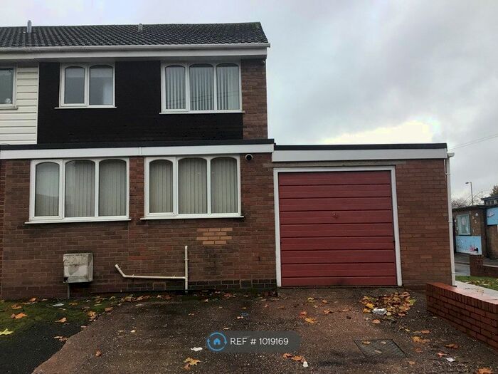 3 Bedroom Semi-Detached House To Rent In Cramp Hill, Wednesbury, WS10