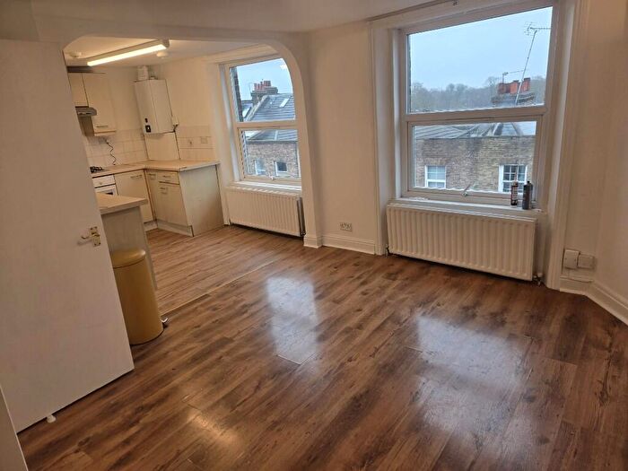 1 Bedroom Flat To Rent In Stoke Newington High Street, London, N16