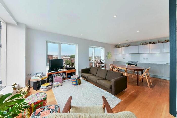 2 Bedroom Flat To Rent In Holloway Road, London, N7