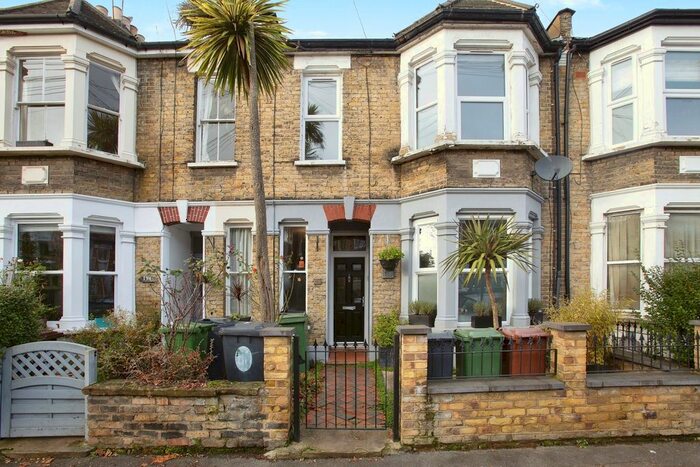 2 Bedroom Flat To Rent In Richmond Road, Leyton, E11