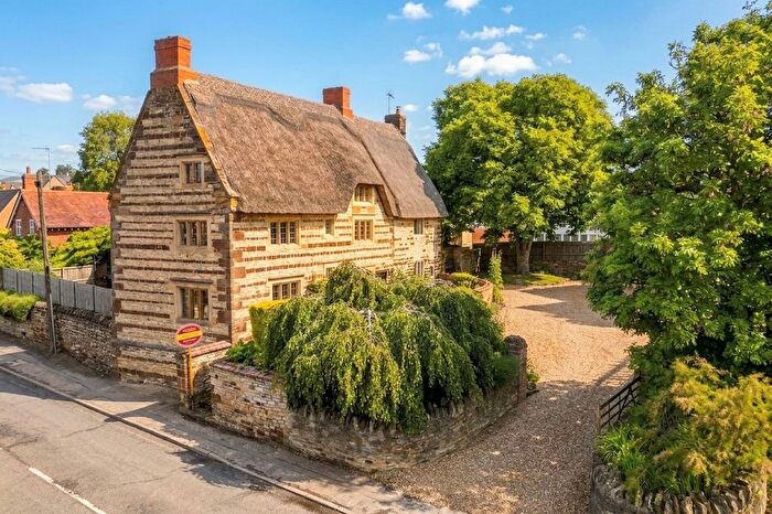 4 Bedroom Detached House For Sale In High Street, Blisworth, NN7