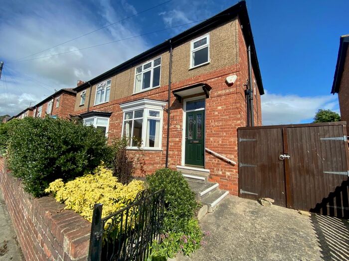 3 Bedroom Semi-Detached House To Rent In Holmlands Road/Cockerton - Darlington, DL3