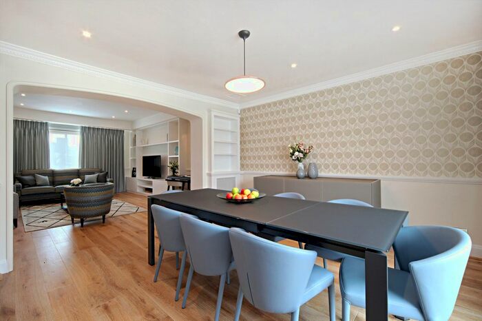 3 Bedroom Flat To Rent In Chesham Place, Belgravia, London, SW1X