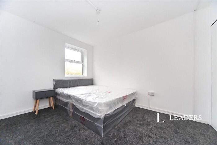 2 Bedroom Flat To Rent In Startpoint, Downs Road, LU1