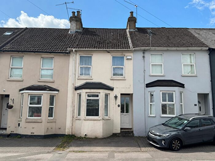2 Bedroom Terraced House For Sale In Ash Road, Aldershot, GU12