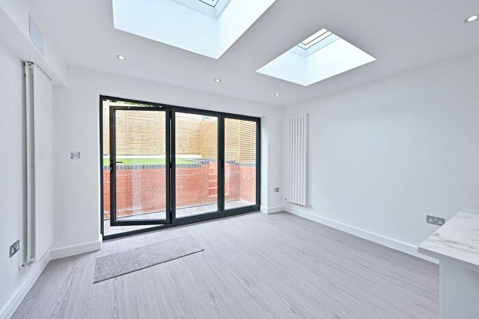 4 Bedroom Mews To Rent In Dora Road, Wimbledon, London, SW19