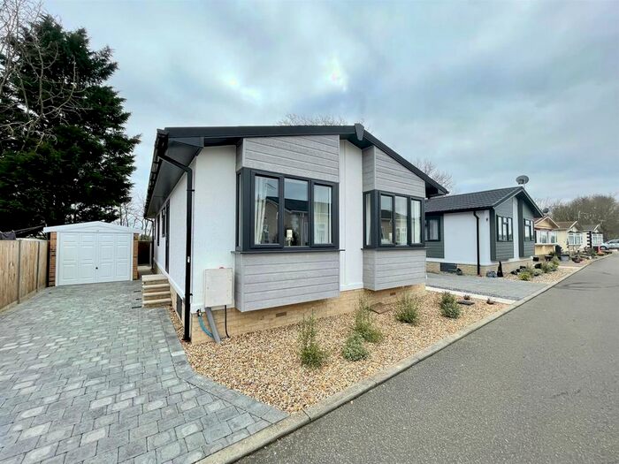 2 Bedroom Mobile/park Home For Sale In Cathedral View Park, Witchford, Ely CB6