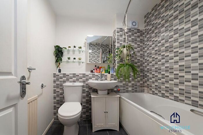 1 Bedroom Flat To Rent In Laburnum Close, London, N11