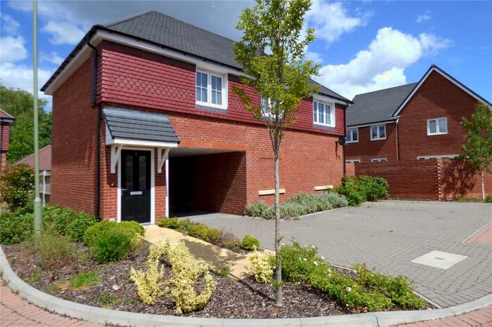 2 Bedroom House To Rent In Thompson Close, Farnborough, GU14