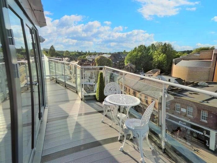 1 Bedroom Flat To Rent In Thames Street, Staines, TW18