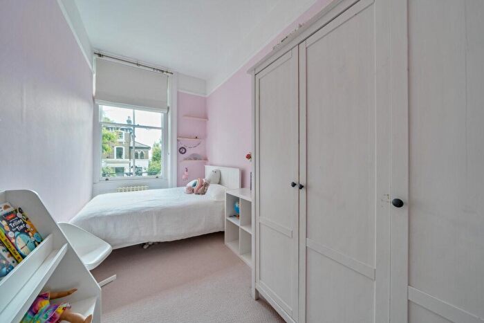 2 Bedroom Flat For Sale In Granville Park, London, SE13