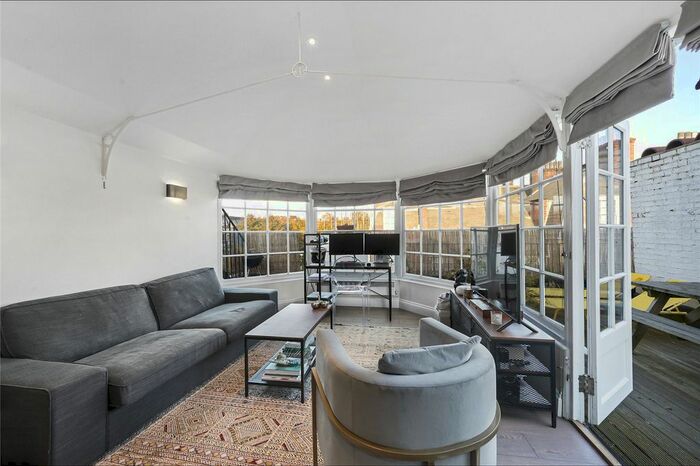 1 Bedroom Flat To Rent In Redcliffe Square, Earls Court, London, SW10