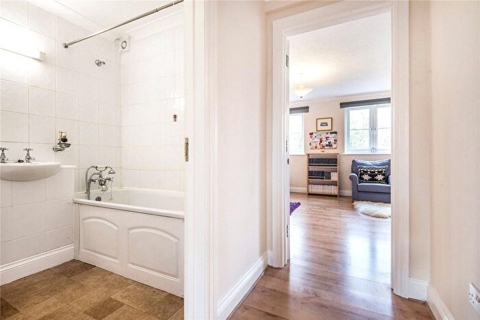 2 Bedroom Flat To Rent In Abbotts Court, Park Road, Winchester, Hampshire, SO23