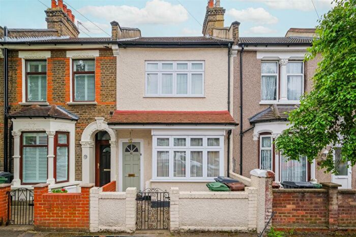 2 Bedroom House To Rent In Melbourne Road, London, E17
