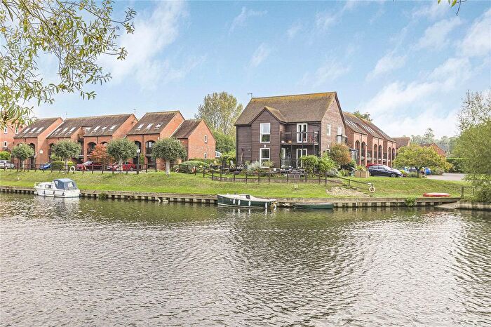 2 Bedroom Flat For Sale In Church Road, Sandford-On-Thames, OX4
