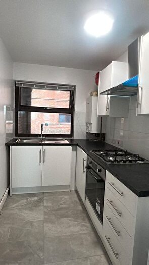 2 Bedroom Flat To Rent In Downs Road, Luton, LU1