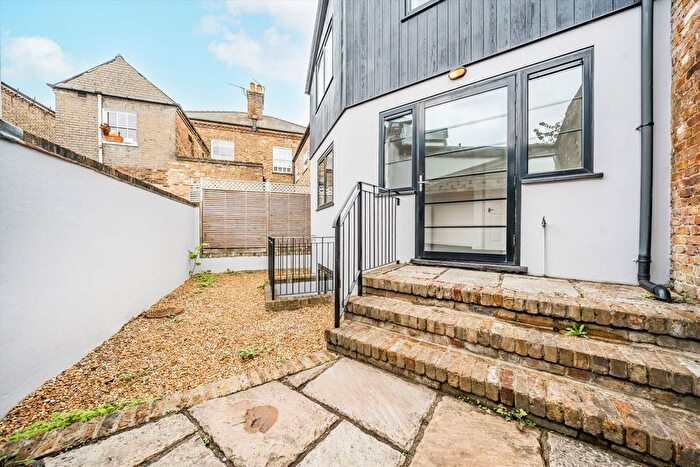 3 Bedroom Detached House To Rent In Roehampton Lane, Roehampton, SW15