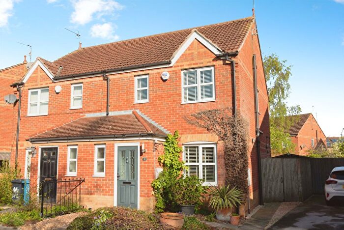 3 Bedroom Semi Detached House For Sale In Hayton Grove, Hull, HU4