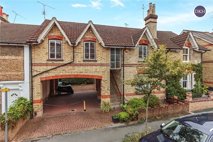 2 Bedroom Flat To Rent In Estcourt Road, Watford, Hertfordshire, WD17