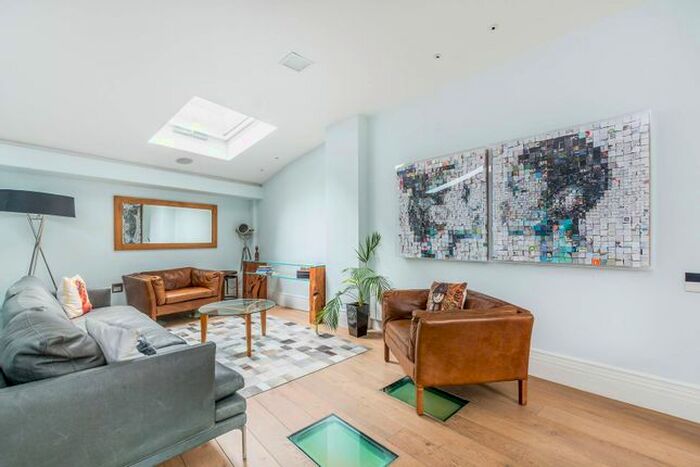 3 Bedroom Property To Rent In Princedale Road, Holland Park, London, W11