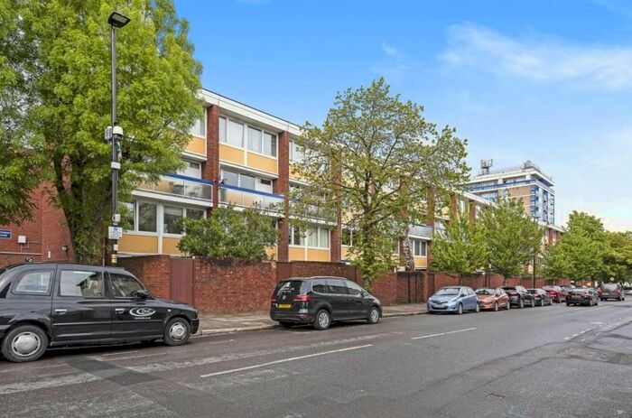 4 Bedroom Apartment To Rent In Bemerton Estate, London, N1