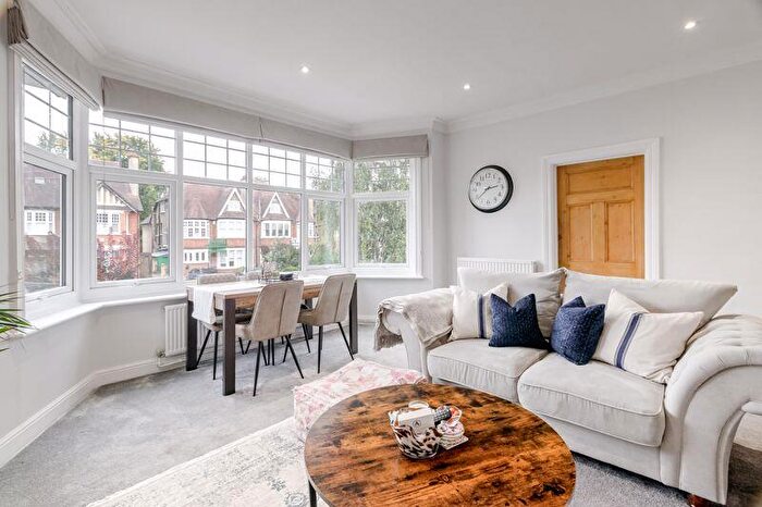 2 Bedroom Flat For Sale In Grove Road, Cheam, Sutton, SM1