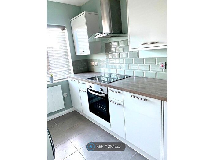 1 Bedroom Flat To Rent In High Street, Potters Bar, EN6