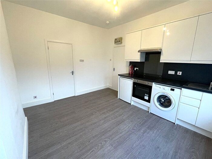 Studio To Rent In Caledonian Road, London, N7