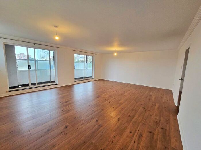 2 Bedroom Flat To Rent In Lyttelton Road, Leyton, E10