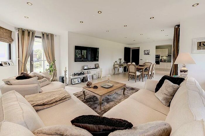 2 Bedroom Apartment To Rent In Aylmer Place, East Finchley, N2