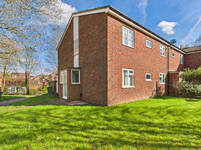 2 Bedroom Ground Maisonette For Sale In Pershore Road, Basingstoke, RG24